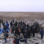 Astronautas da Rússia e dos EUA pousam na Terra após