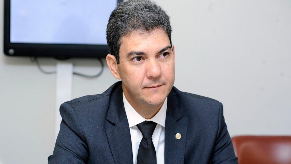 Auditores voltam a acionar TCE contra Braide por descumprimento de