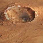 Borboleta em Marte? Sonda registra cratera com formato curioso