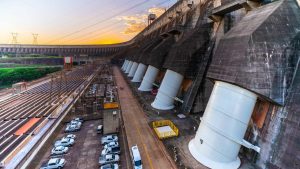 Brasil volta a discutir Tratado de Itaipu após caso de