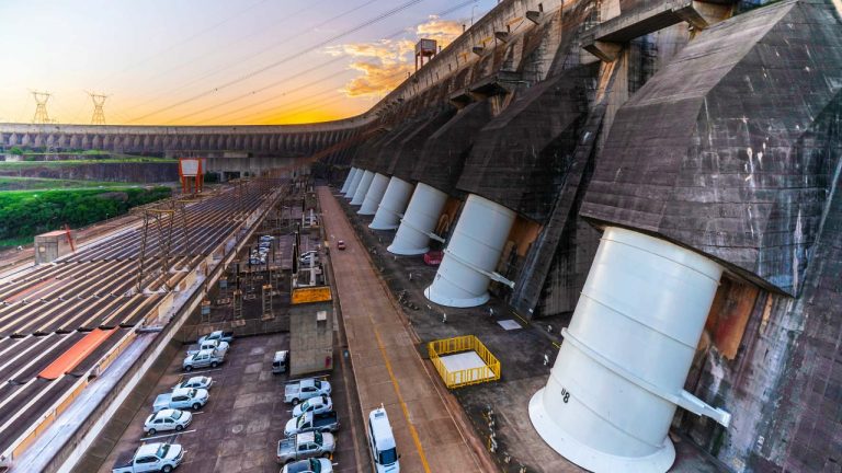 Brasil volta a discutir Tratado de Itaipu após caso de