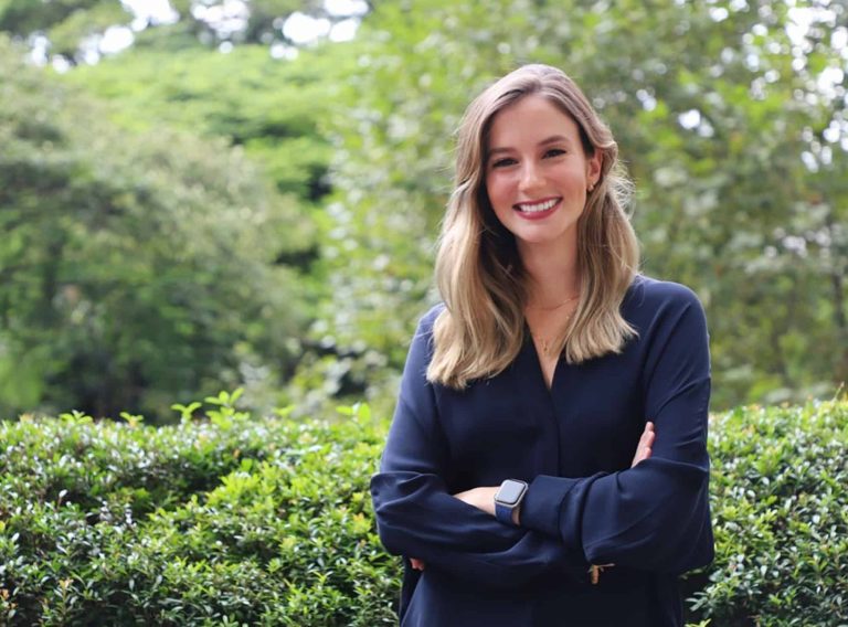 Brasileira vira bilionária aos 29 após criar plataforma de apostas