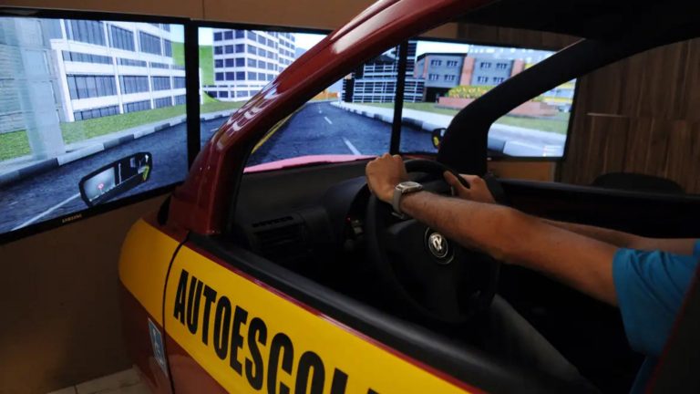 CNH mais barata e rápida: Aulas em autoescola deixarão de