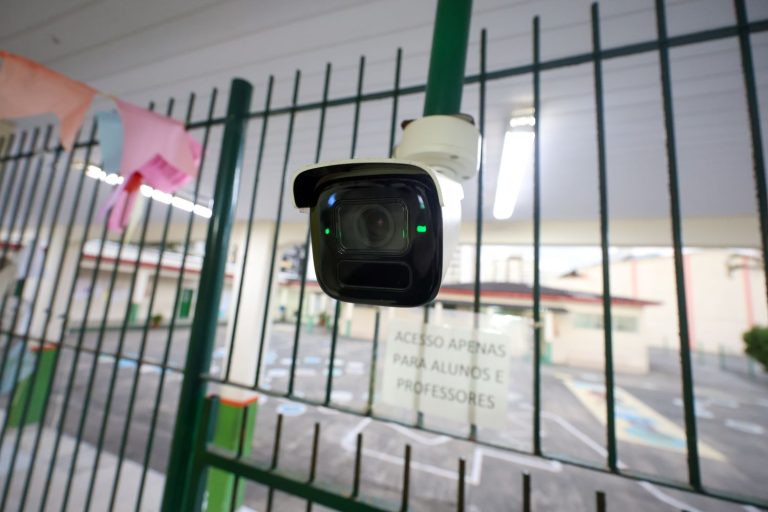 Câmeras de vigilância em salas de aula podem virar lei