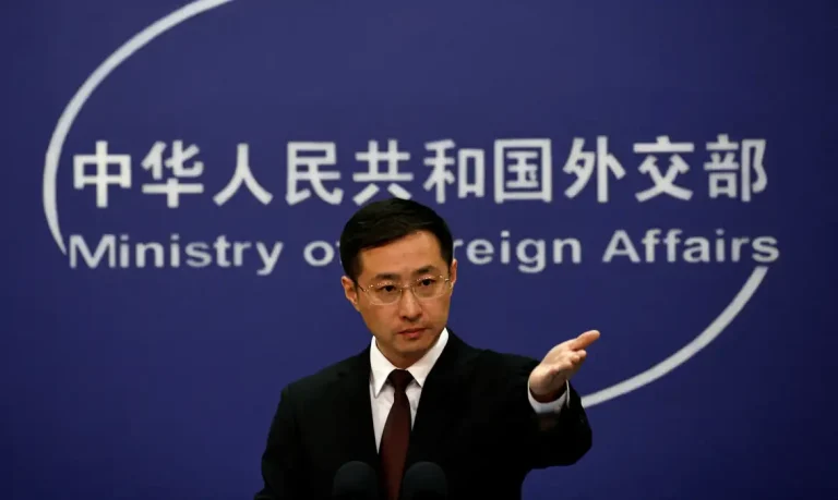 China diz que interceptação de navios pelos EUA é “violação