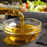 Cientistas criam plástico reciclável a partir de óleo de cozinha