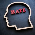 Como grupos extremistas usam IA para ampliar propaganda online