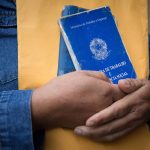 Desemprego cai a 5,2% em novembro e atinge menor nível