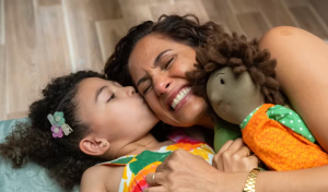 Dona de Mim: Ellen e Hudson ultrapassam limites e incluem