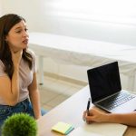 Dor de garganta? 9 sinais de que é hora de