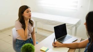 Dor de garganta? 9 sinais de que é hora de