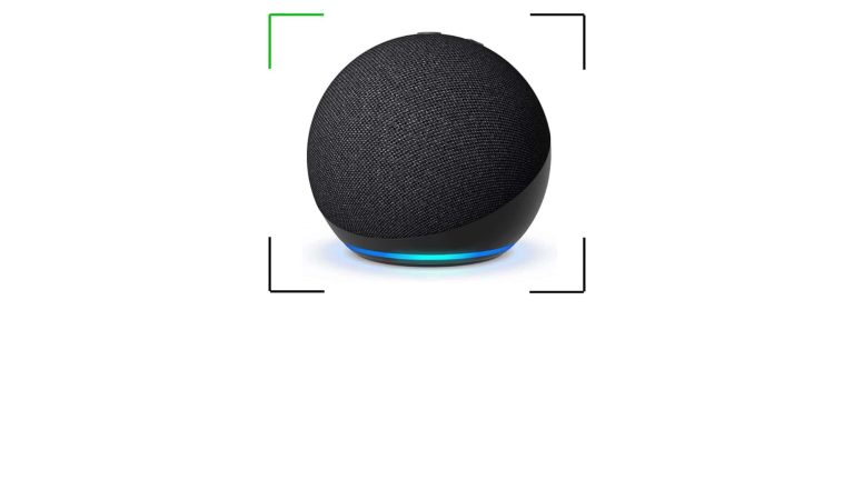 Echo Dot: caixa de som compacta com Alexa saindo a