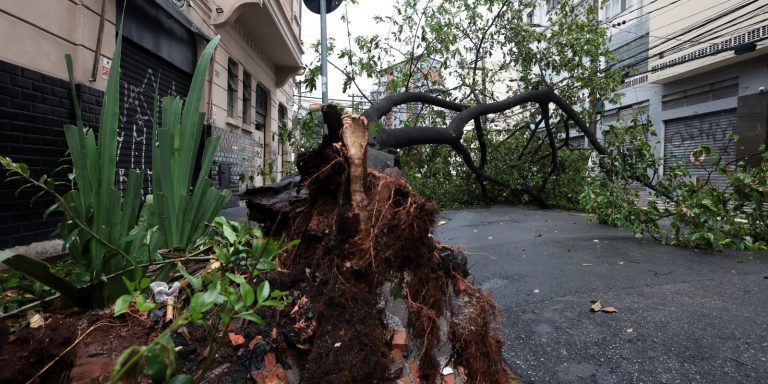 Em Embu-Guaçu, em SP, apagão deixa 61% dos moradores sem