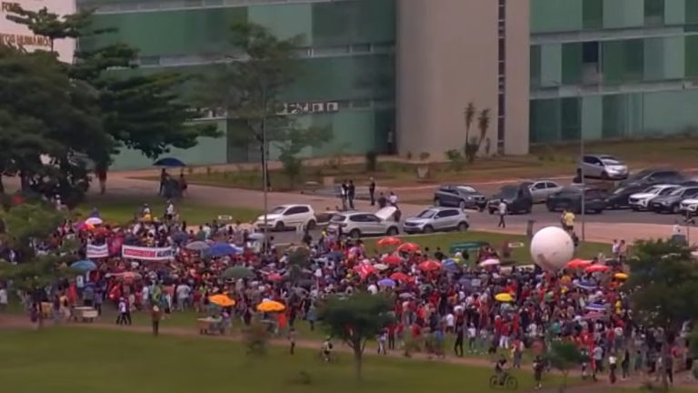 Esquerda faz manifestações pelo país contra PL da dosimetria