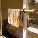 Esse truque simples com uma toalha molhada pode deixar o