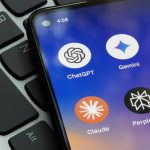 Estados americanos pressionam empresas a conter “delírios” de chatbots de