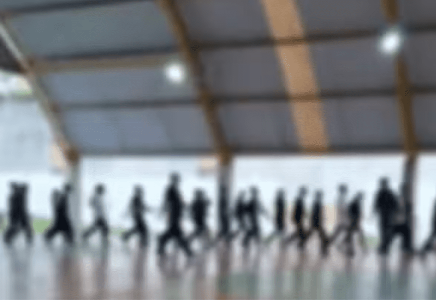 Estudantes de escola cívico-militar são obrigados a entoar canto de