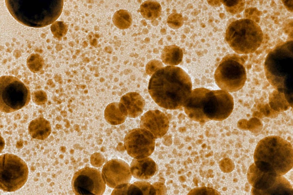 Estudo brasileiro destaca usos médicos e ambientais de nanopartículas