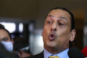 Ex-advogado de Bolsonaro é condenado por chamar mulher de macaca