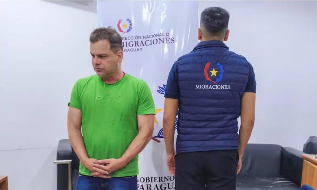 Ex-diretor da PRF levou pitbull e sacos de ração em