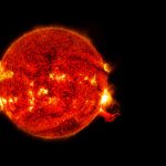 Explosão solar intensa provoca apagões de rádio e gera alerta