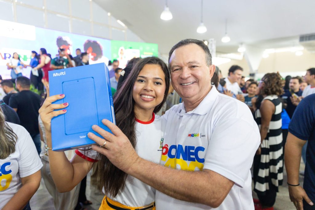 Festival Conecta Itapecuru entrega tablets a estudantes da rede estadual