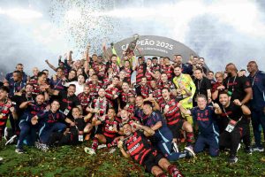Flamengo encara o PSG para finalizar ano perfeito