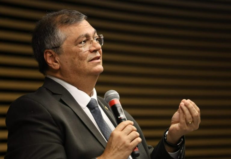 Flávio Dino defende competência da Justiça do Trabalho para casos