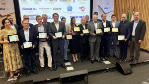 Gazeta do Povo é homenageada pela ANJ