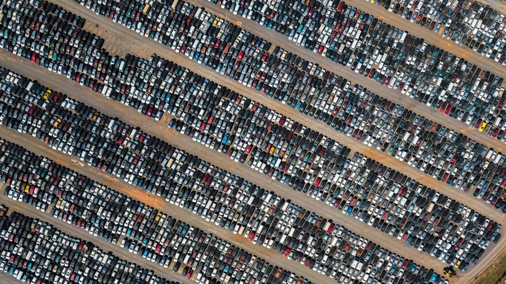 Governo de SP faz leilão de carros e motos com