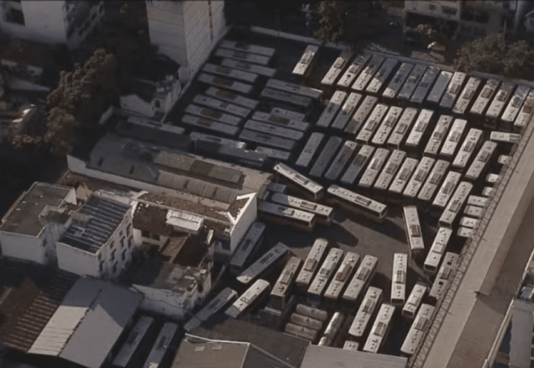 Greve de rodoviários paralisa 24 linhas de ônibus na Zona