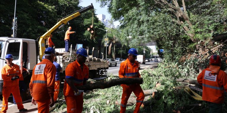 Há dois dias sem luz, moradores de São Paulo se
