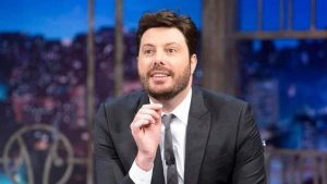 Imbatível no SBT, The Noite com Danilo Gentili alcança feito