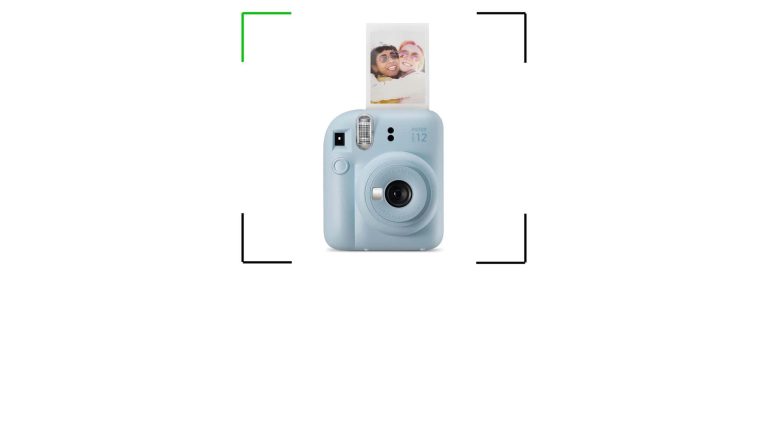 Instax Mini 12 em oferta: câmera instantânea analógica para registrar