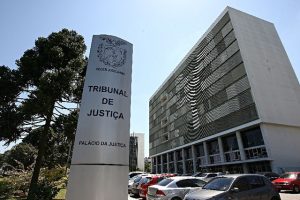 Juiz paranaense é investigado por suposta residência em Miami