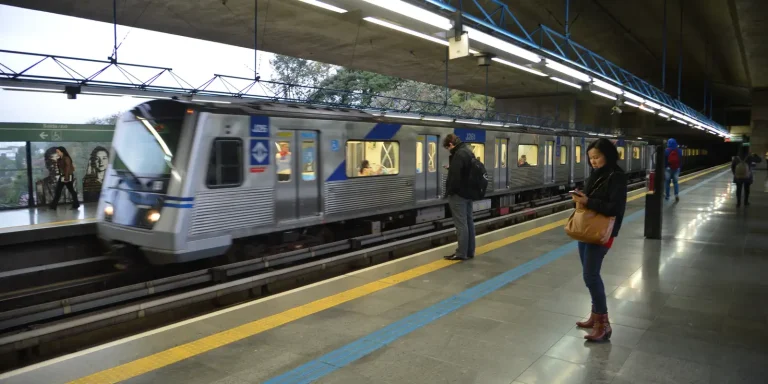 Linhas do Metrô de São Paulo começam a funcionar 24