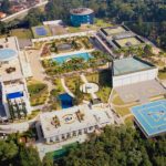 Maior mansão do Brasil é de apresentadora, tem 17 mil