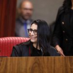 Ministra do TSE pede vista e interrompe julgamento de cassação