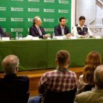 Ministro assina contrato para compra de vacina da dengue do