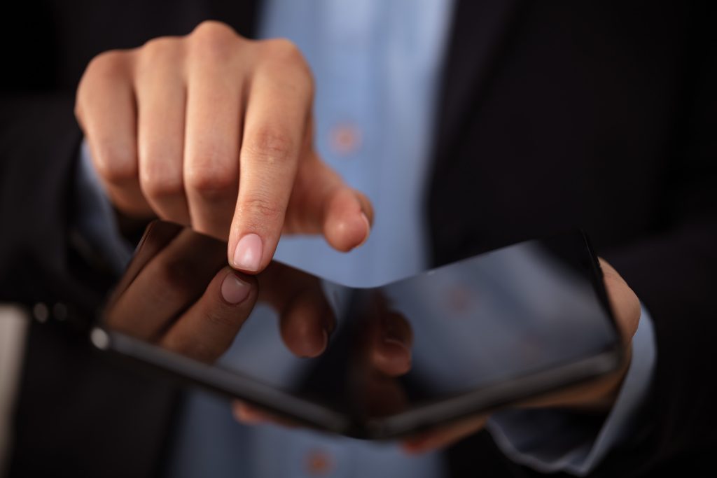 Motorola pode lançar smartphone dobrável tipo Galaxy Z Fold já