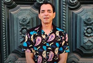 Nosly lança EP com produção de Zeca Baleiro