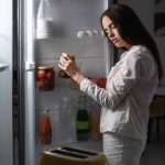 O que causa o sonambulismo?