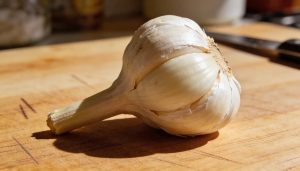 Pequeno, barato e funcional: o alho é fácil de cultivar