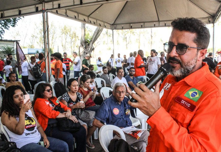 Petroleiros ampliam greve e cobram nova proposta de acordo coletivo