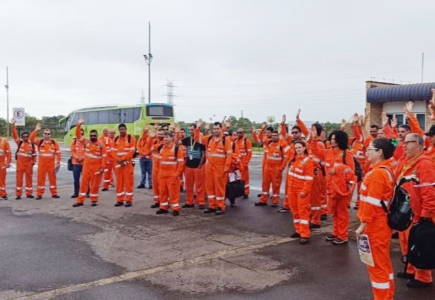 Petroleiros aprovam estado de greve por acordo coletivo que garanta