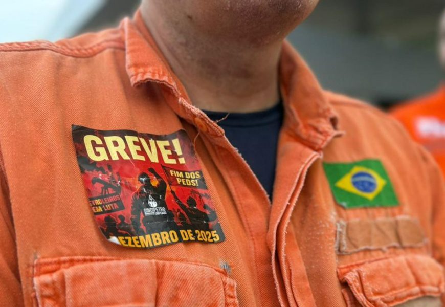 Petroleiros iniciam greve e denunciam repressão durante manifestação na Reduc