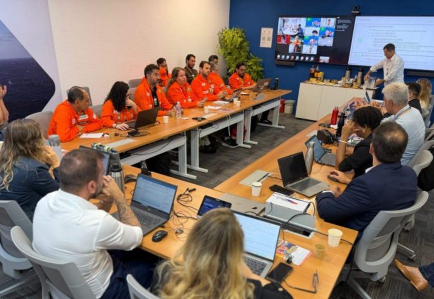 Petroleiros rejeitam 0,5% de aumento real e aprovam greve nacional