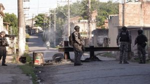 Polícia busca líder do CV e mais 43 em nova