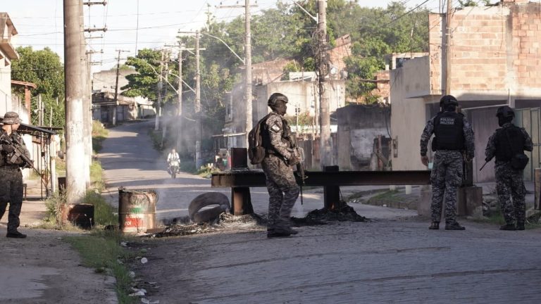 Polícia busca líder do CV e mais 43 em nova