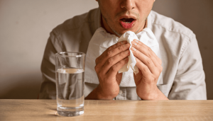 Por que ficamos com a voz diferente quando estamos gripados?